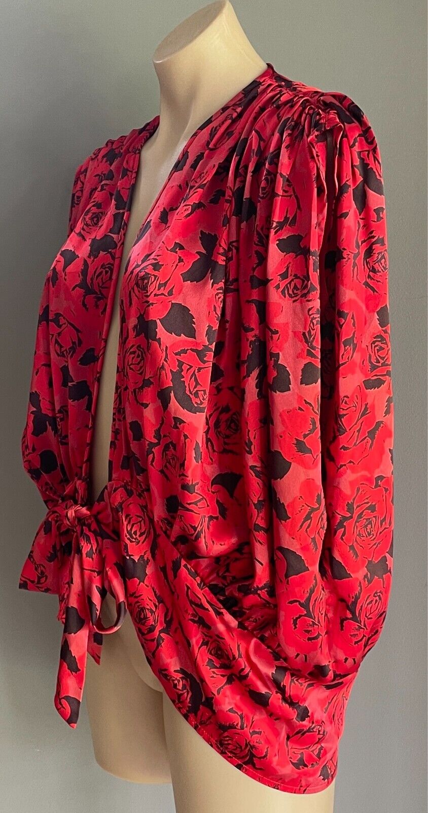 AMI Top Black Red Grey Roses Size 10 14 Sleeveless Tie Front Blousey Vintage
