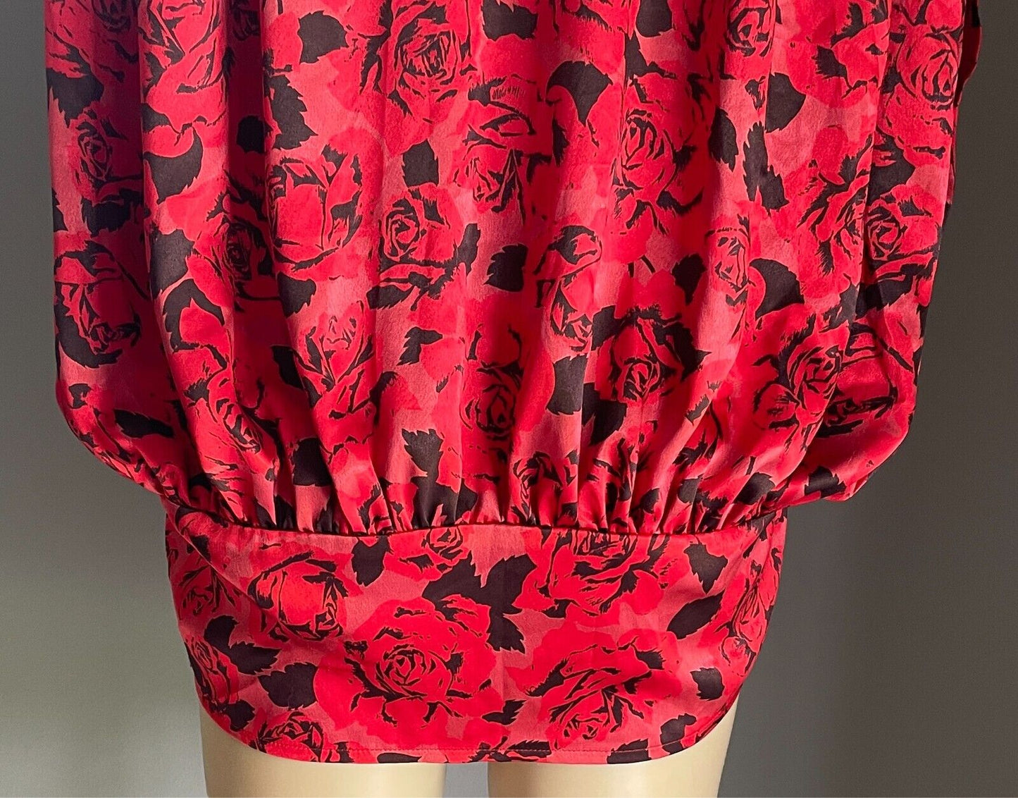 AMI Top Black Red Grey Roses Size 10 14 Sleeveless Tie Front Blousey Vintage