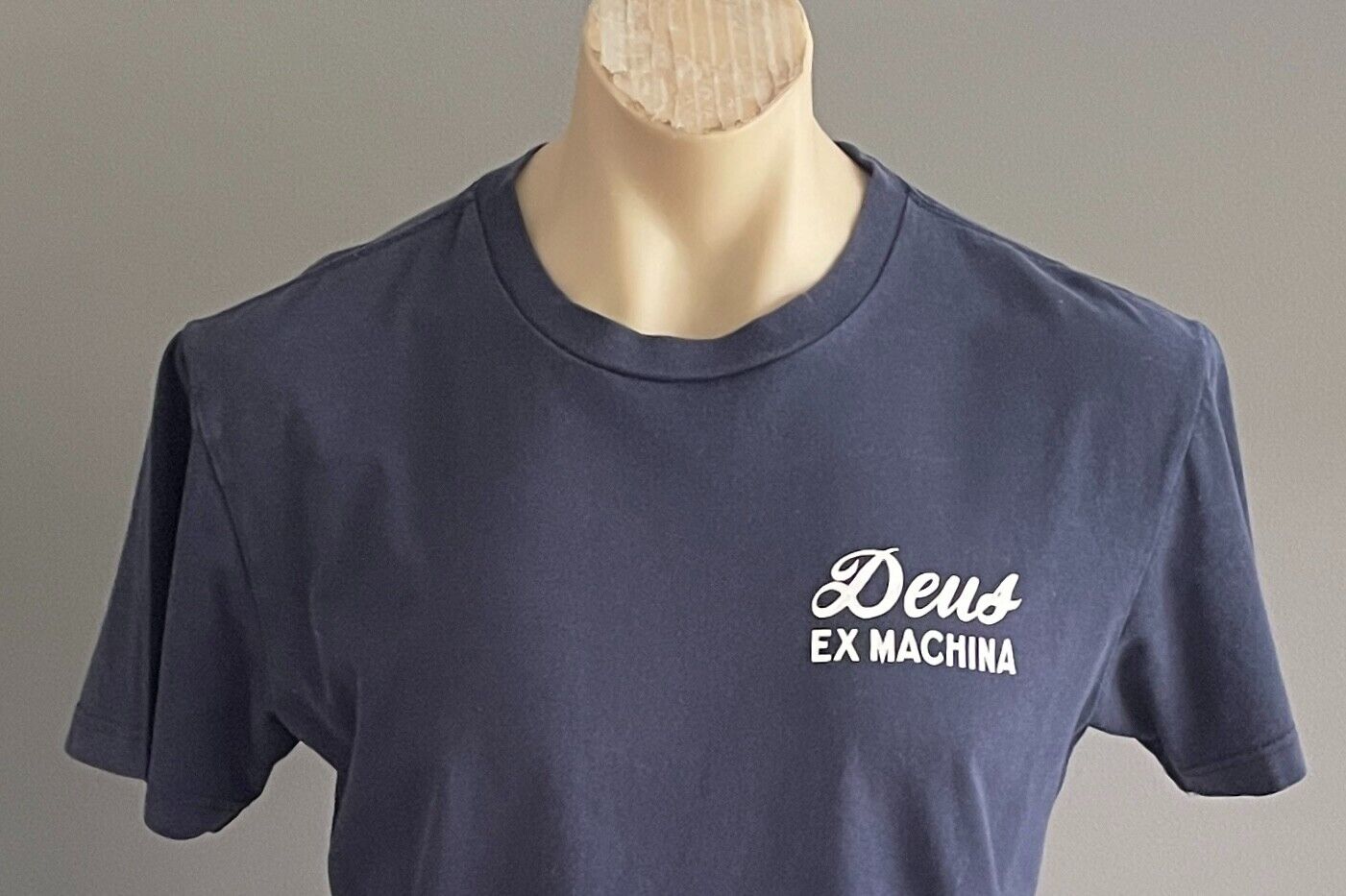 DEUS EX MACHINA Tee Navy Blue T-Shirt Short Sleeves White Print Mens Size M