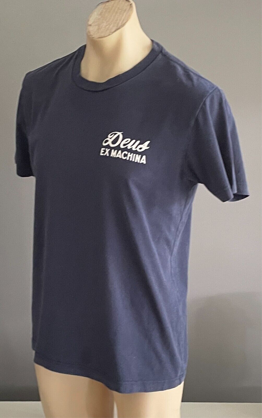 DEUS EX MACHINA Tee Navy Blue T-Shirt Short Sleeves White Print Mens Size M