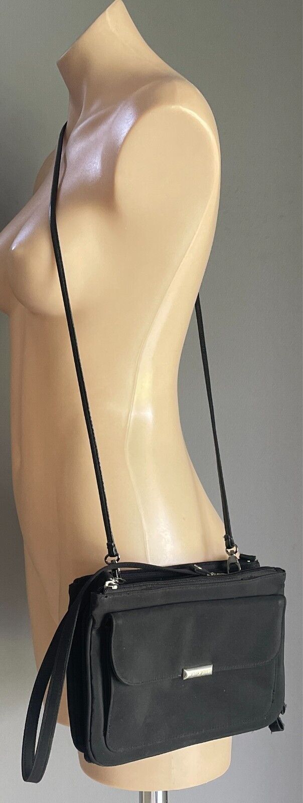 CITY GIRL Black Cross Body/Shoulder Bag Travel Bag Multiple Pockets Nylon