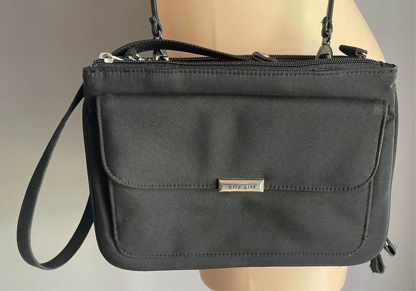 CITY GIRL Black Cross Body/Shoulder Bag Travel Bag Multiple Pockets Nylon