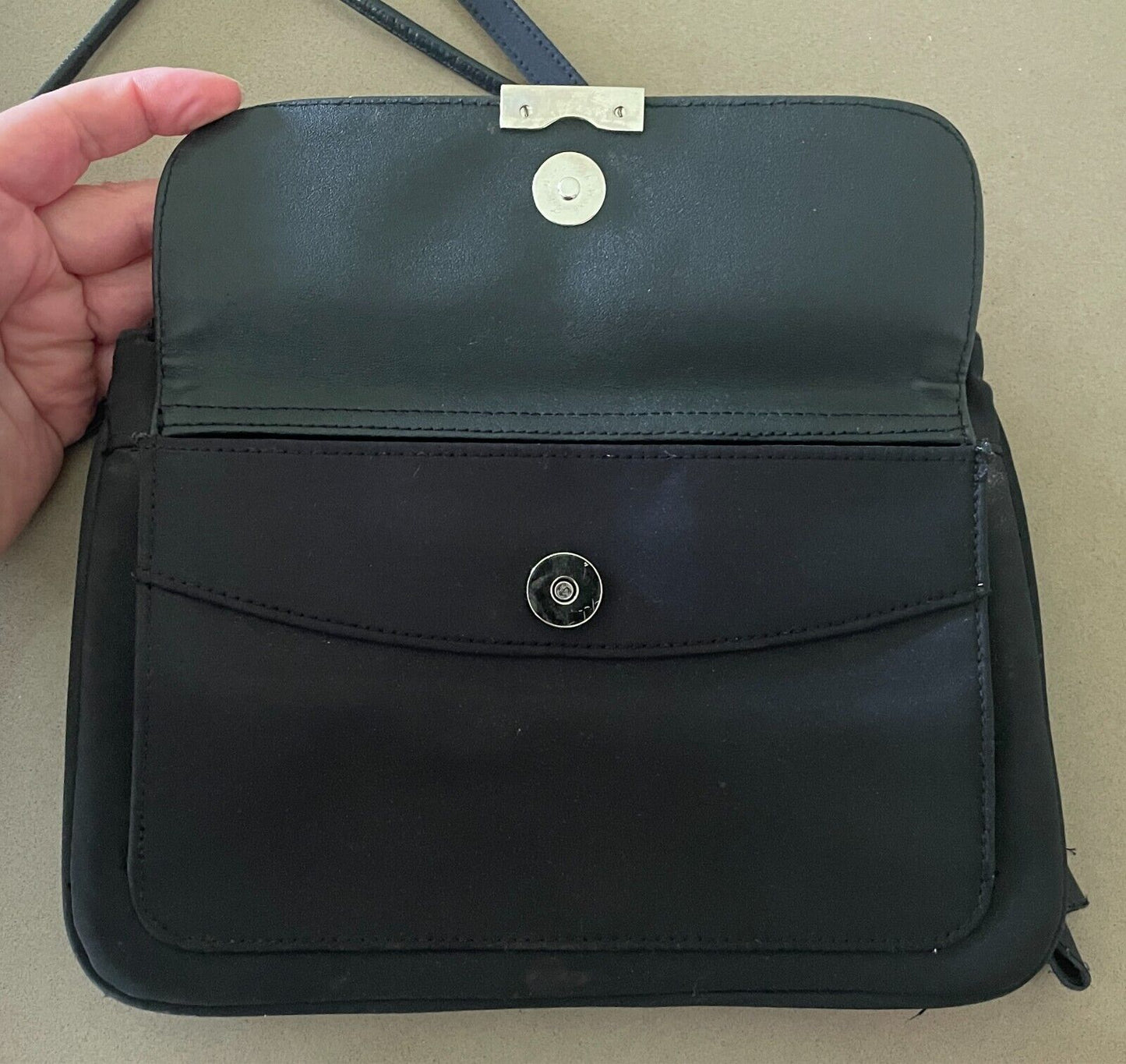 CITY GIRL Black Cross Body/Shoulder Bag Travel Bag Multiple Pockets Nylon