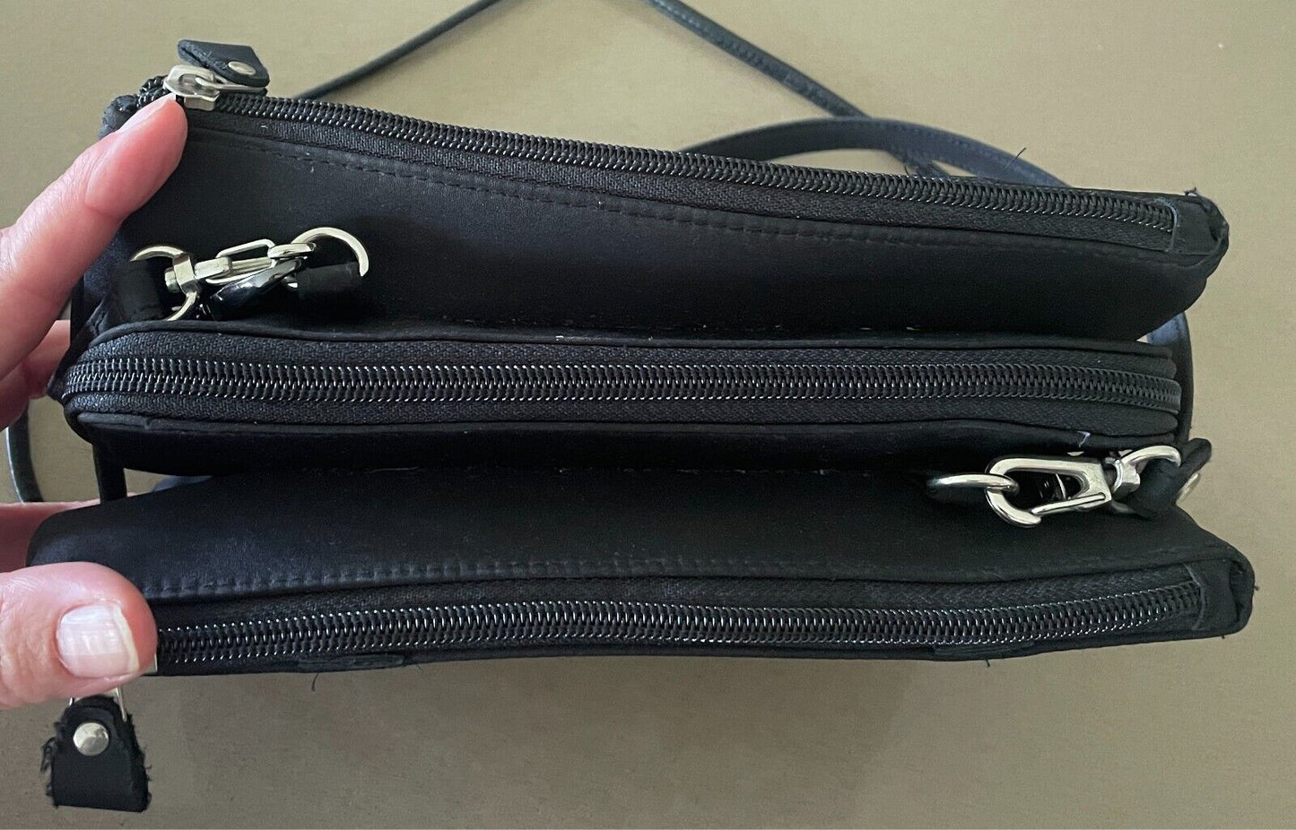 CITY GIRL Black Cross Body/Shoulder Bag Travel Bag Multiple Pockets Nylon