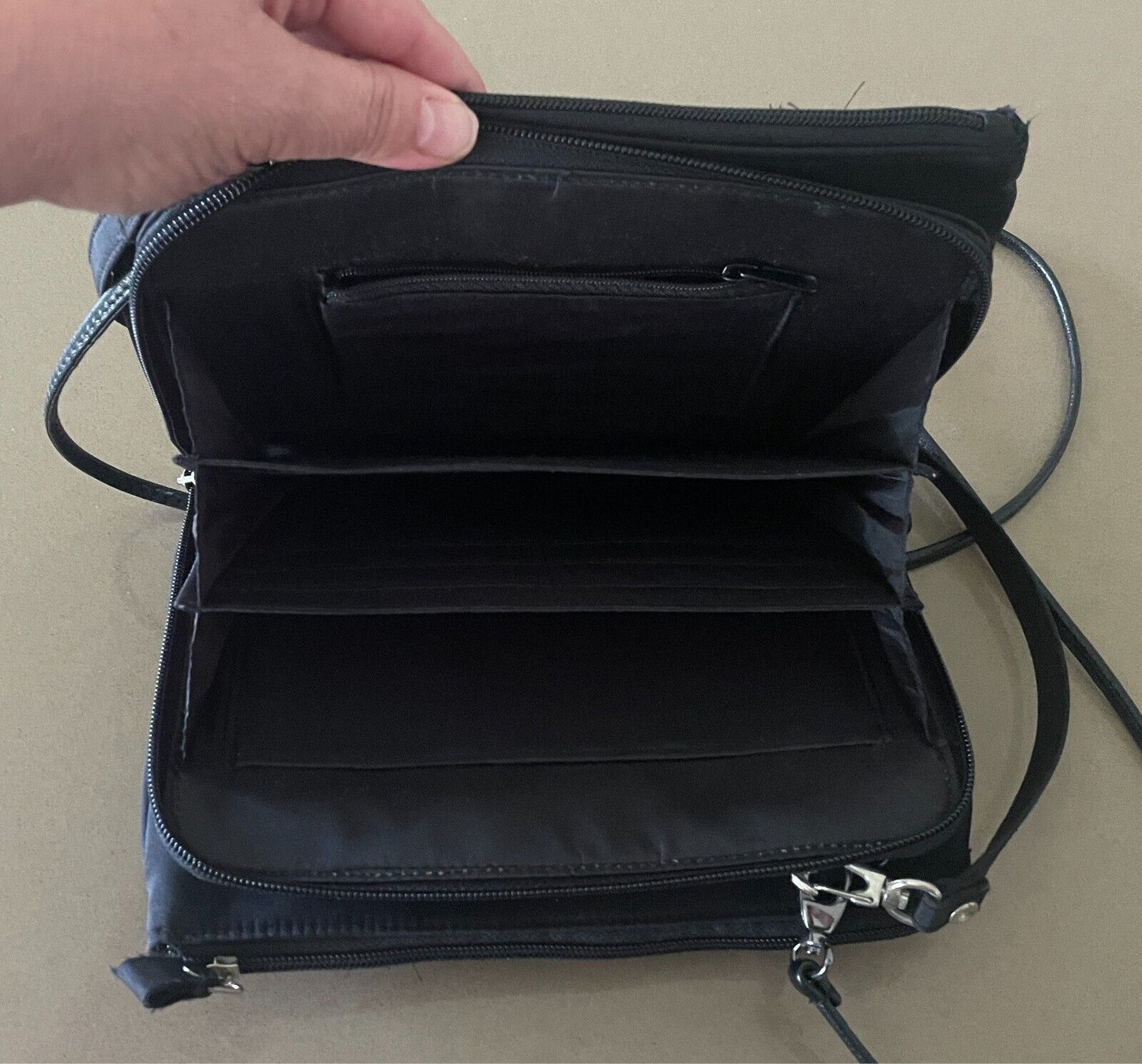 CITY GIRL Black Cross Body/Shoulder Bag Travel Bag Multiple Pockets Nylon
