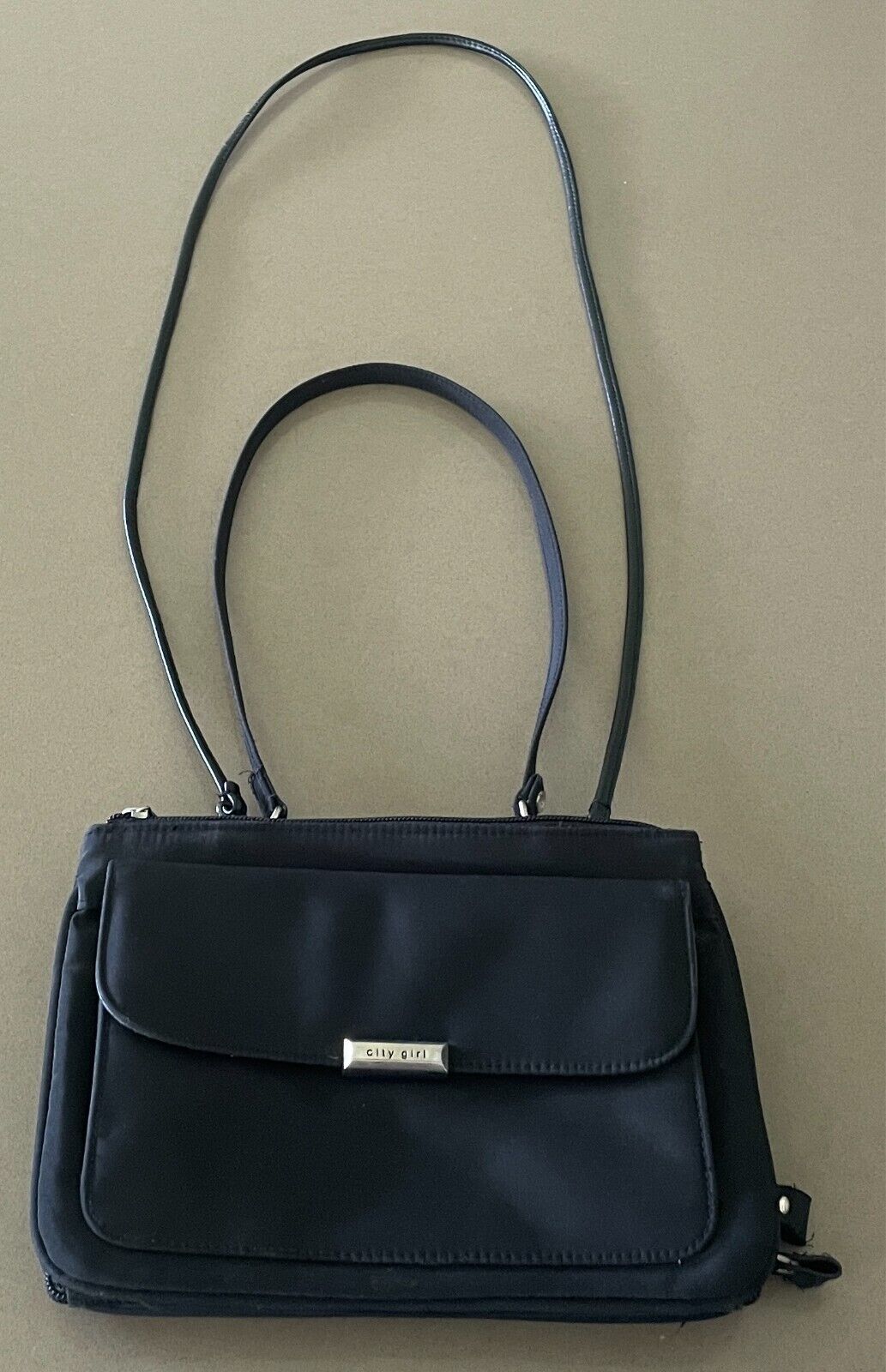 CITY GIRL Black Cross Body/Shoulder Bag Travel Bag Multiple Pockets Nylon