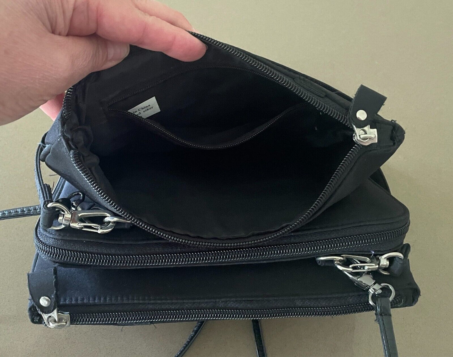 CITY GIRL Black Cross Body/Shoulder Bag Travel Bag Multiple Pockets Nylon