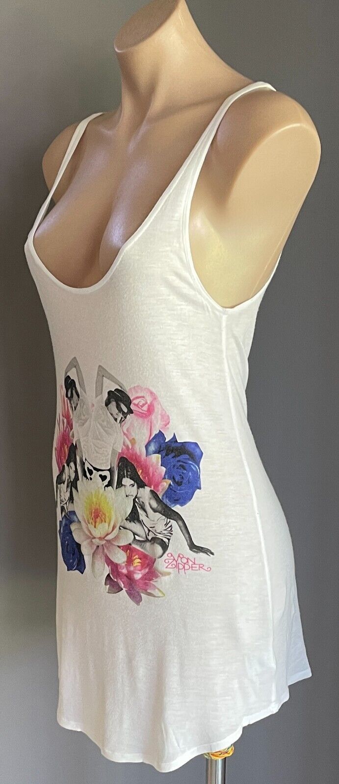 VON ZIPPER White Tank Top Sleeveless Graphic Print At Front Size 10 Small Holes
