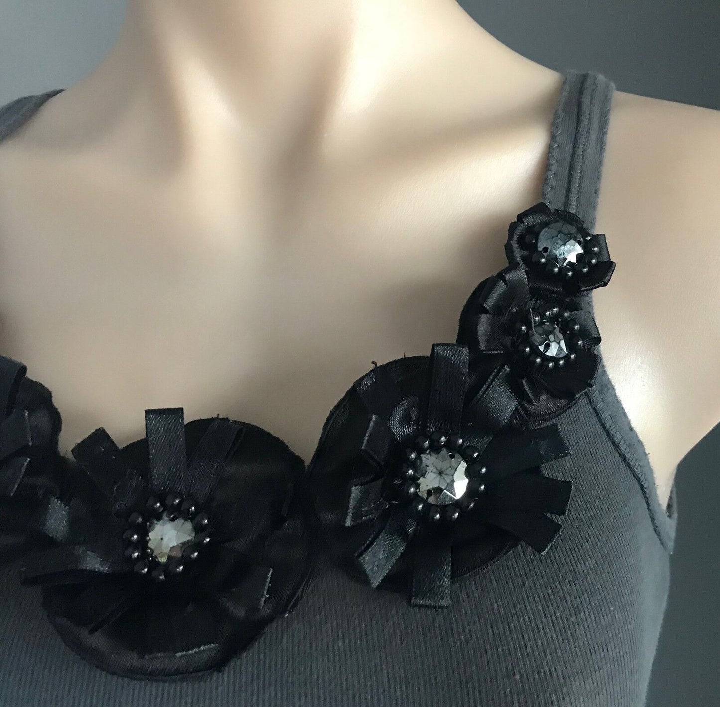 ERIN LOUISE Tank Top Dark Grey Embellished Ribbon Flowers Beads Singlet Size 10