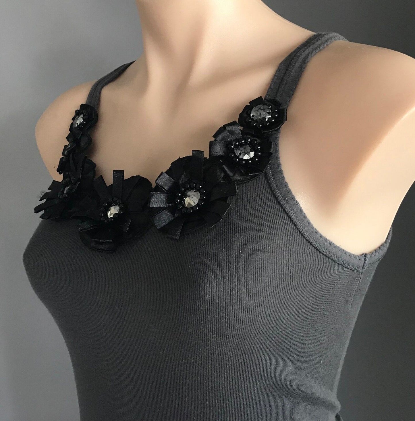 ERIN LOUISE Tank Top Dark Grey Embellished Ribbon Flowers Beads Singlet Size 10