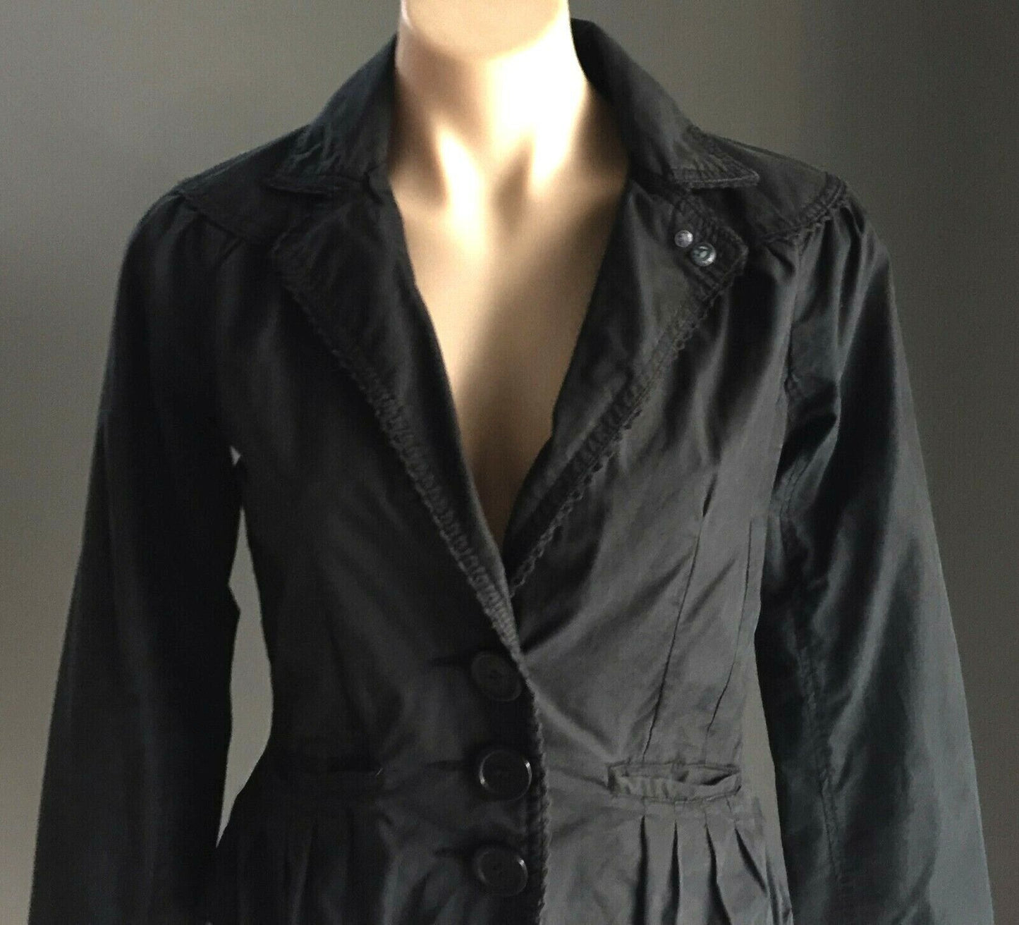 HOOCH Black Fitted Crop Buttoned Jacket Size 10 Work or Dinner Date New