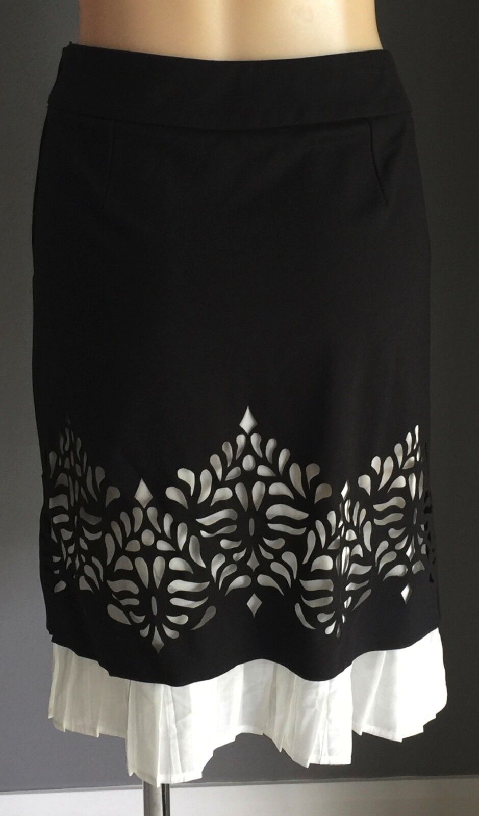 LIZ JORDAN Skirt Black & White w Laser Cut Hem Tiered Ladies Size M 10