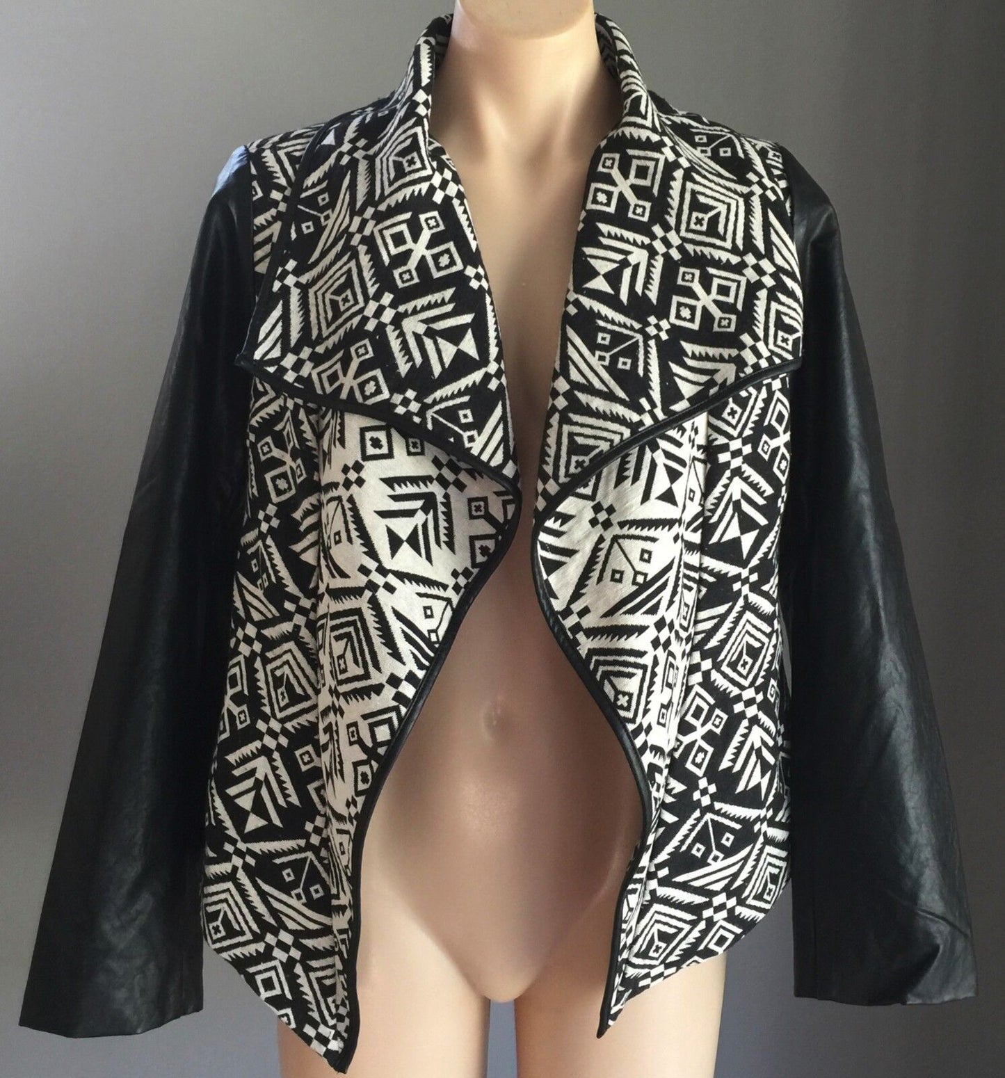 RJ WEAR Jacket Black & White Tribal Print Drape w Pleather Trim Size 10