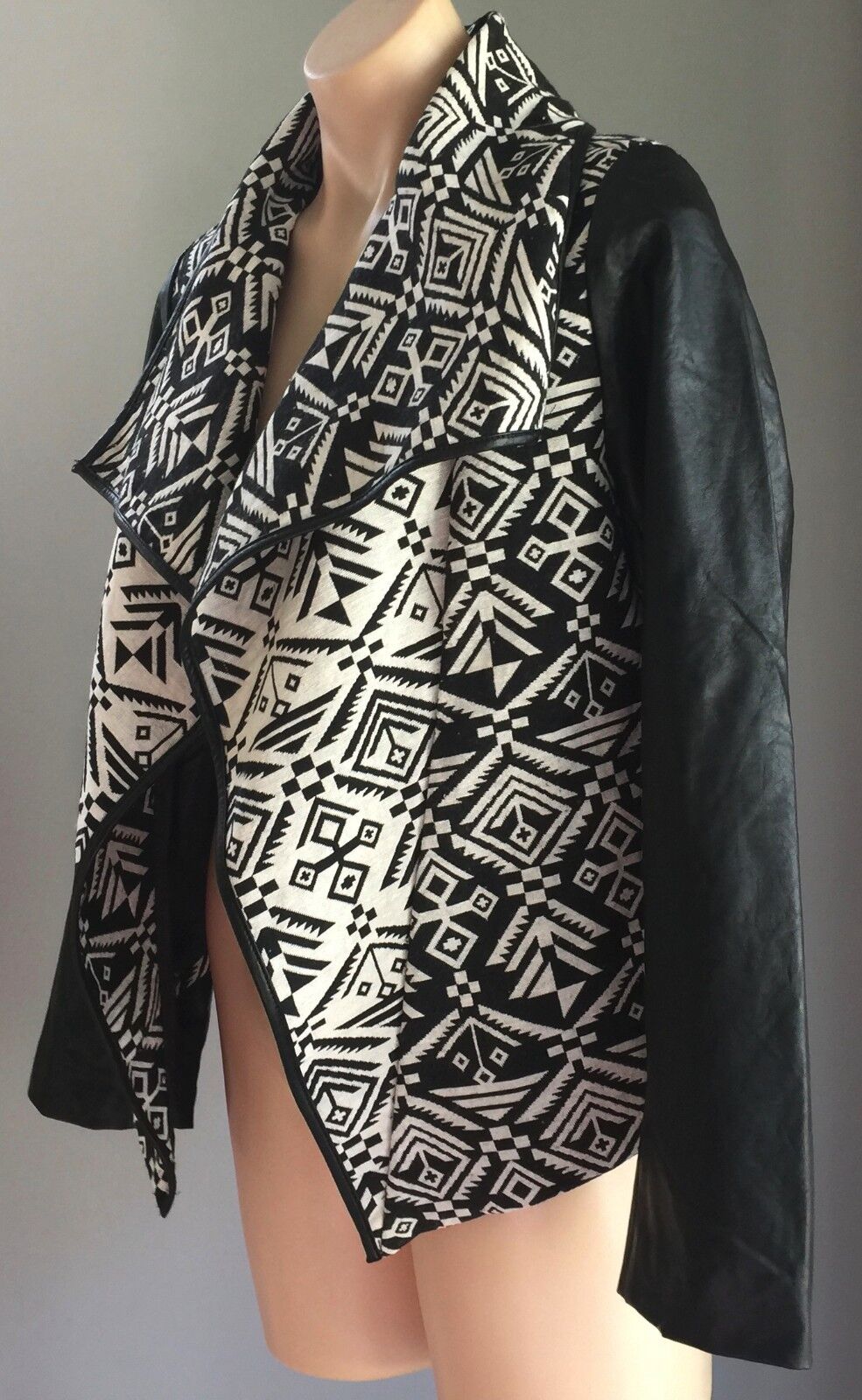 RJ WEAR Jacket Black & White Tribal Print Drape w Pleather Trim Size 10