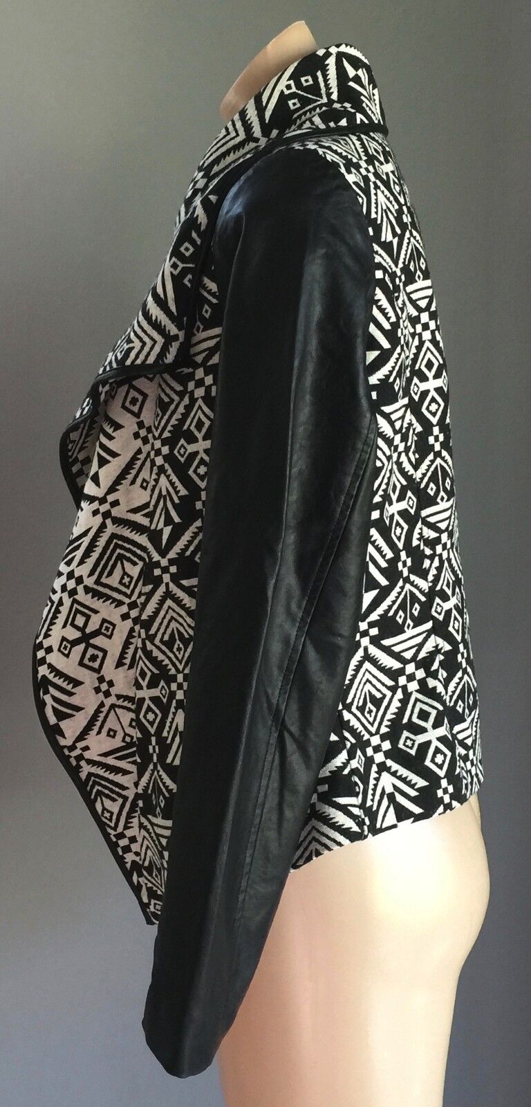 RJ WEAR Jacket Black & White Tribal Print Drape w Pleather Trim Size 10