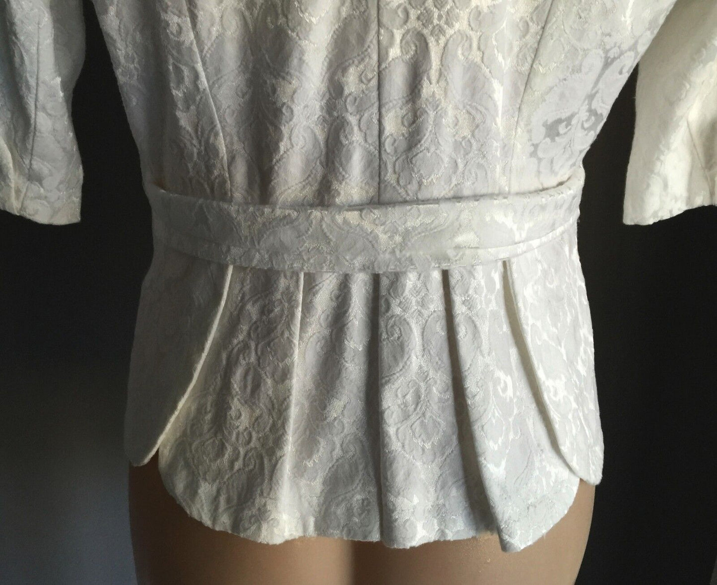 GRACE FASHION Jacket Cream Jacquard Brocade 3/4 Sleeve Fitted Size 12 Attractive