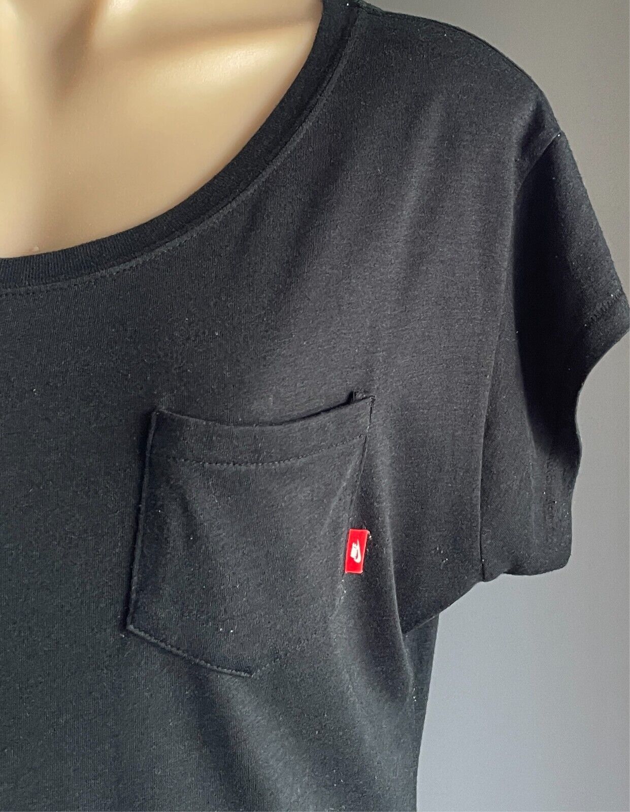 NIKE Black Activewear T-Shirt Top Short Sleeve Top Pocket At Chest Size M