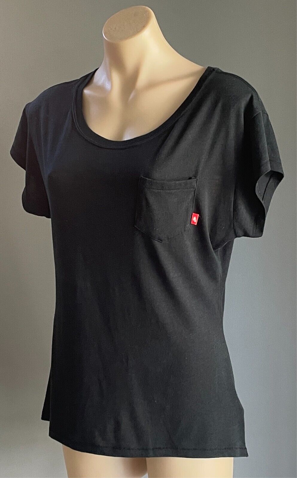 NIKE Black Activewear T-Shirt Top Short Sleeve Top Pocket At Chest Size M