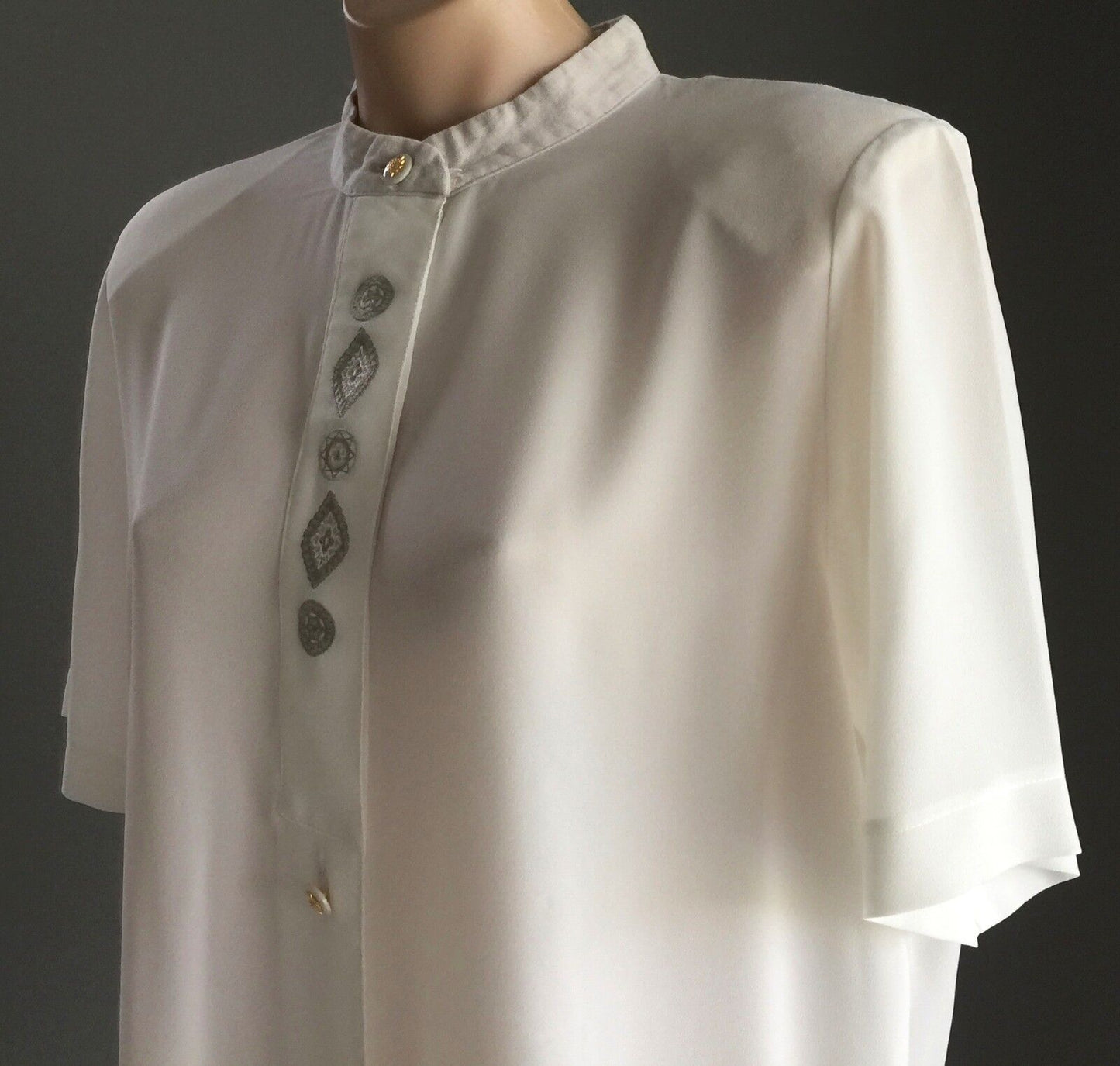ANTHEA CRAWFORD Blouse Mandarin Collar Ivory Short Sleeve Shirt Size 10 12 1990s