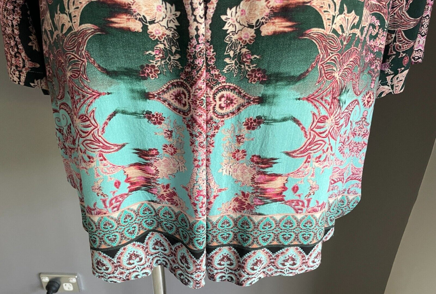 BEME Blouse Colourful Print Adjustable Sleeves Collar Button Front Plus Size 20