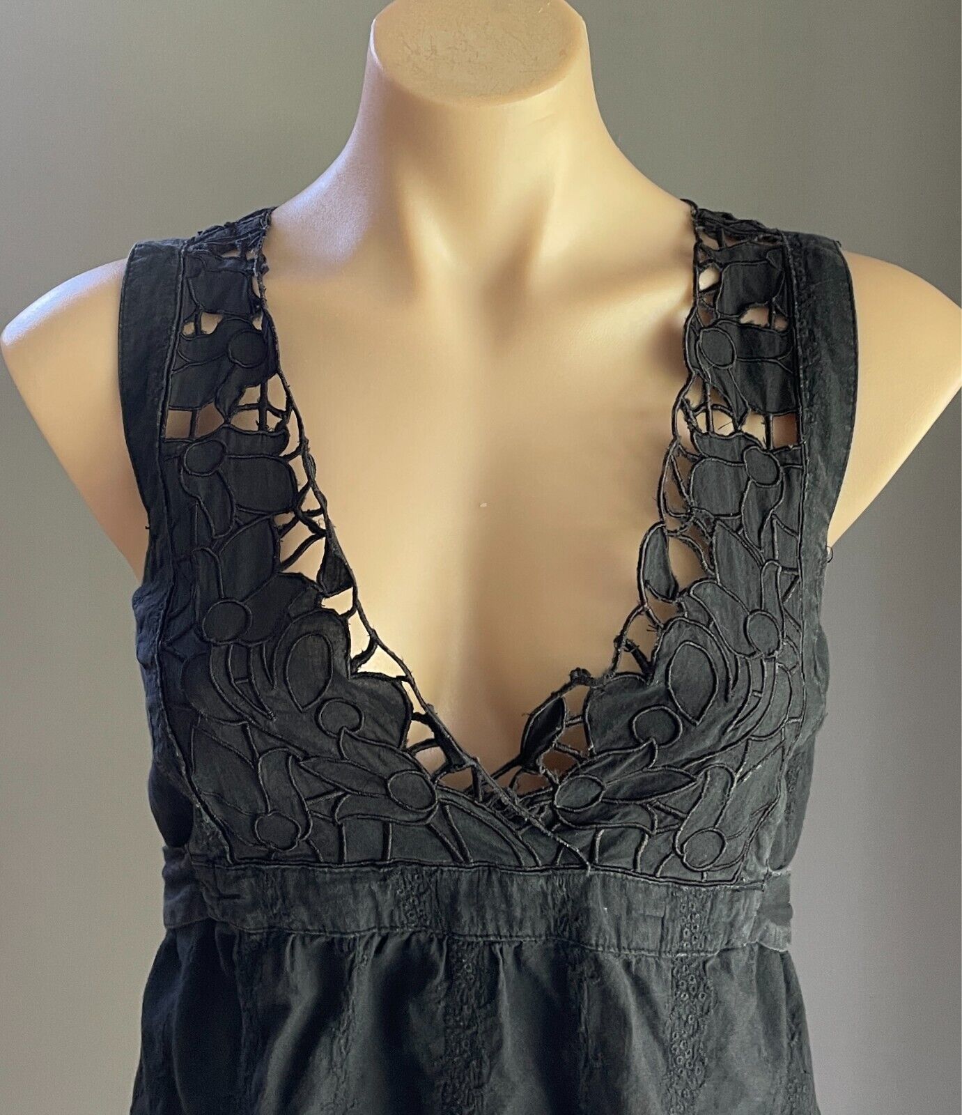 PORTMANS Top Black Sleeveless Size 10 Cut Out Lace Trim Tie Back Cotton
