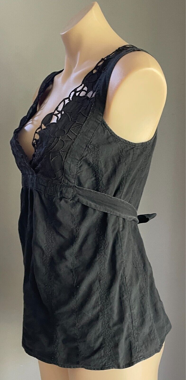 PORTMANS Top Black Sleeveless Size 10 Cut Out Lace Trim Tie Back Cotton