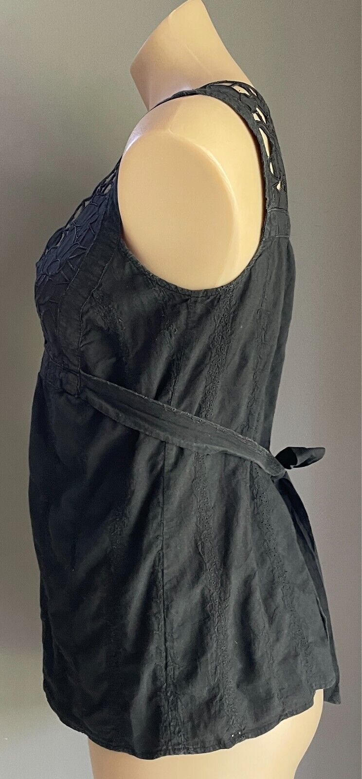 PORTMANS Top Black Sleeveless Size 10 Cut Out Lace Trim Tie Back Cotton
