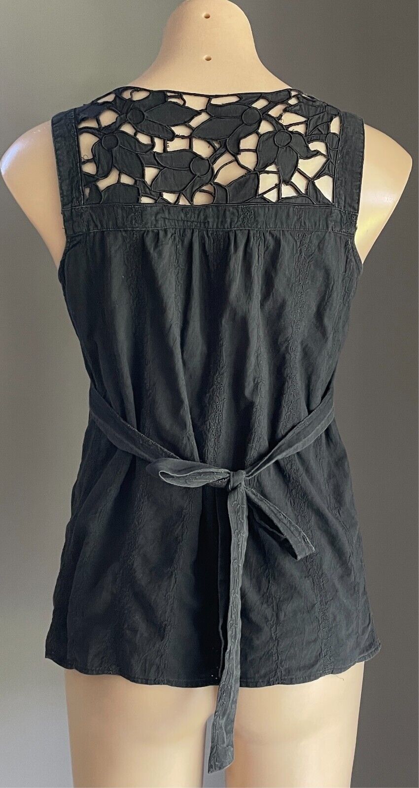 PORTMANS Top Black Sleeveless Size 10 Cut Out Lace Trim Tie Back Cotton