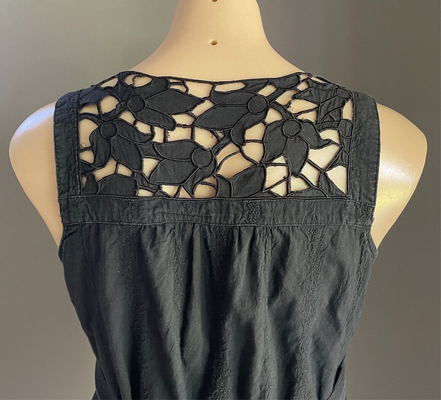 PORTMANS Top Black Sleeveless Size 10 Cut Out Lace Trim Tie Back Cotton
