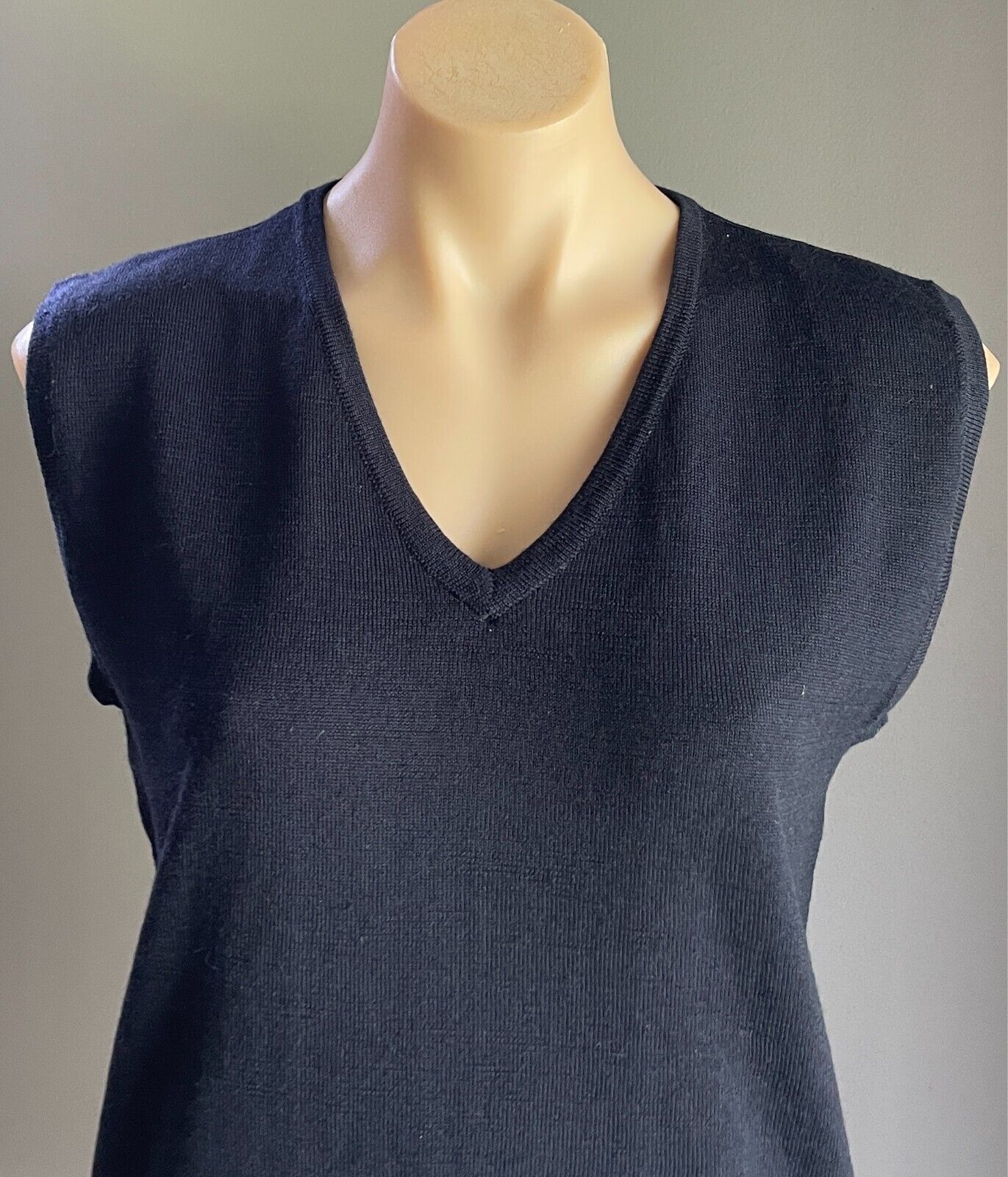 MILLERS Sleeveless Fine Wool Knit Vest  Size 16 V-Neck Stretch Knit