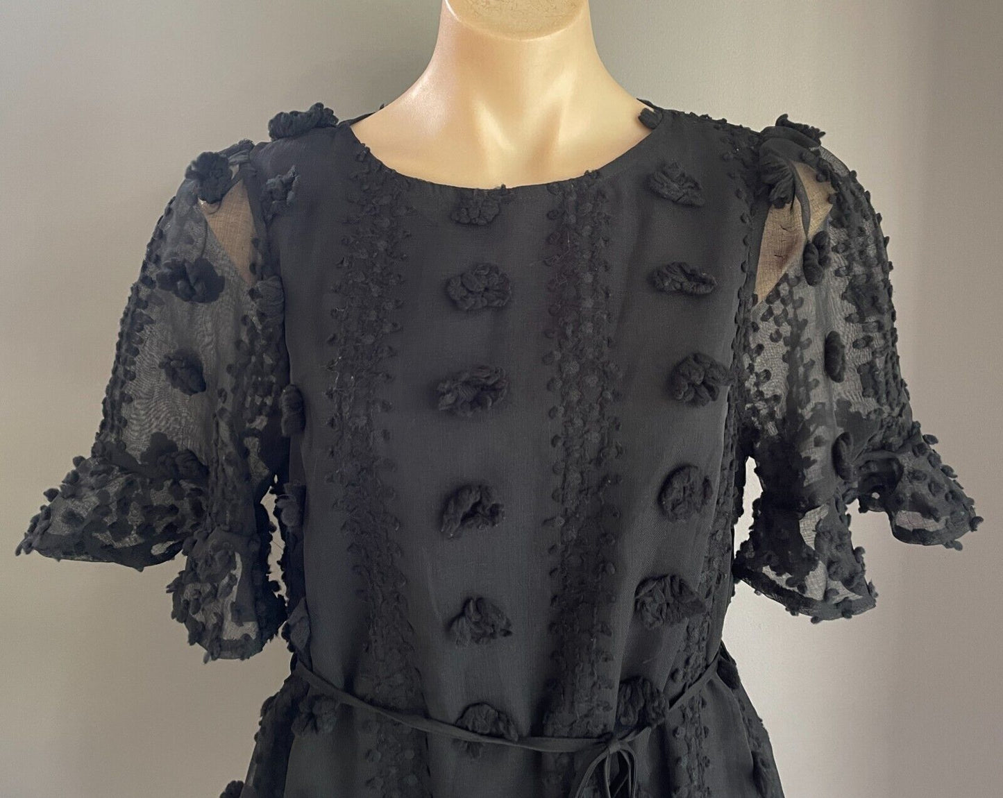 INDIKAH Dress Mini Black Floral 3D Short Sleeve Flounce Hem Size 12 Tie at Waist