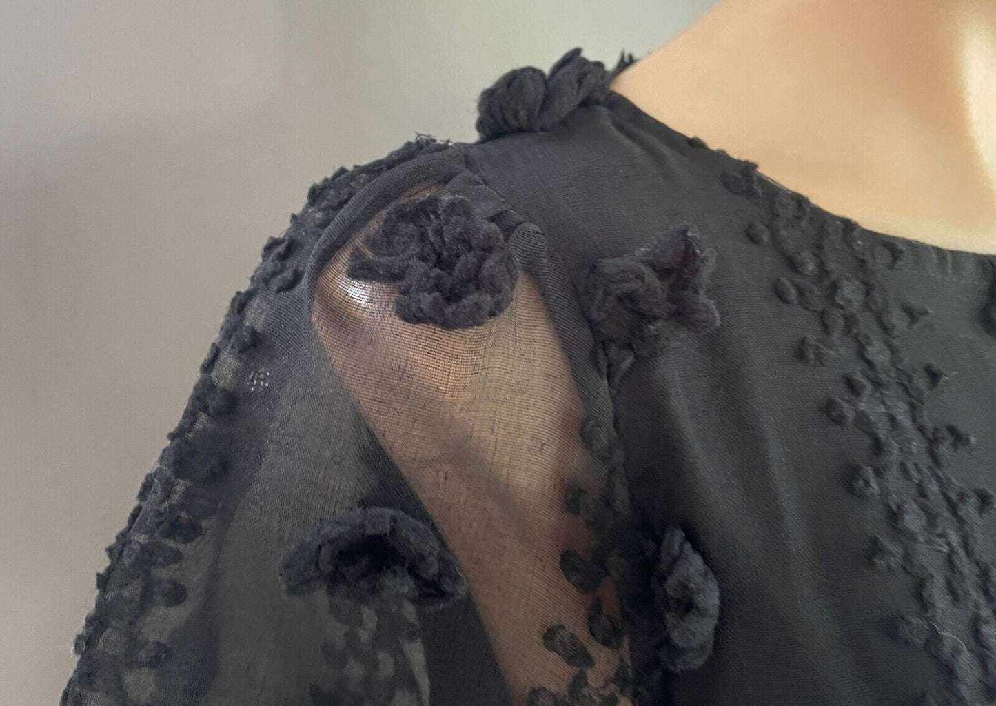 INDIKAH Dress Mini Black Floral 3D Short Sleeve Flounce Hem Size 12 Tie at Waist