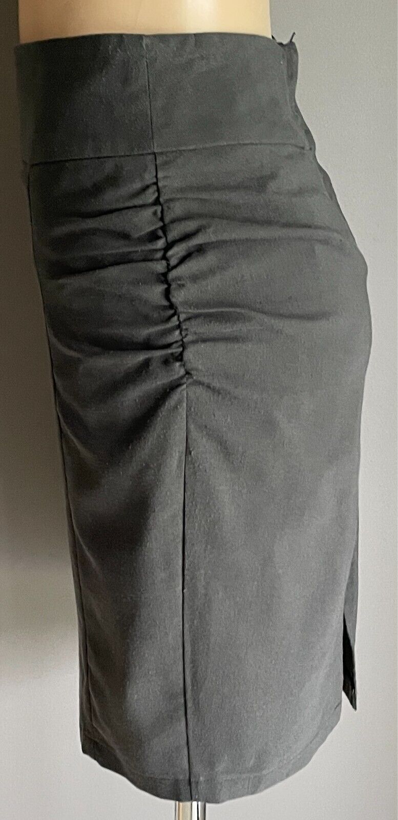 FORCAST Skirt Grey Straight Style Size 10 Lined Side Ruched Detailing