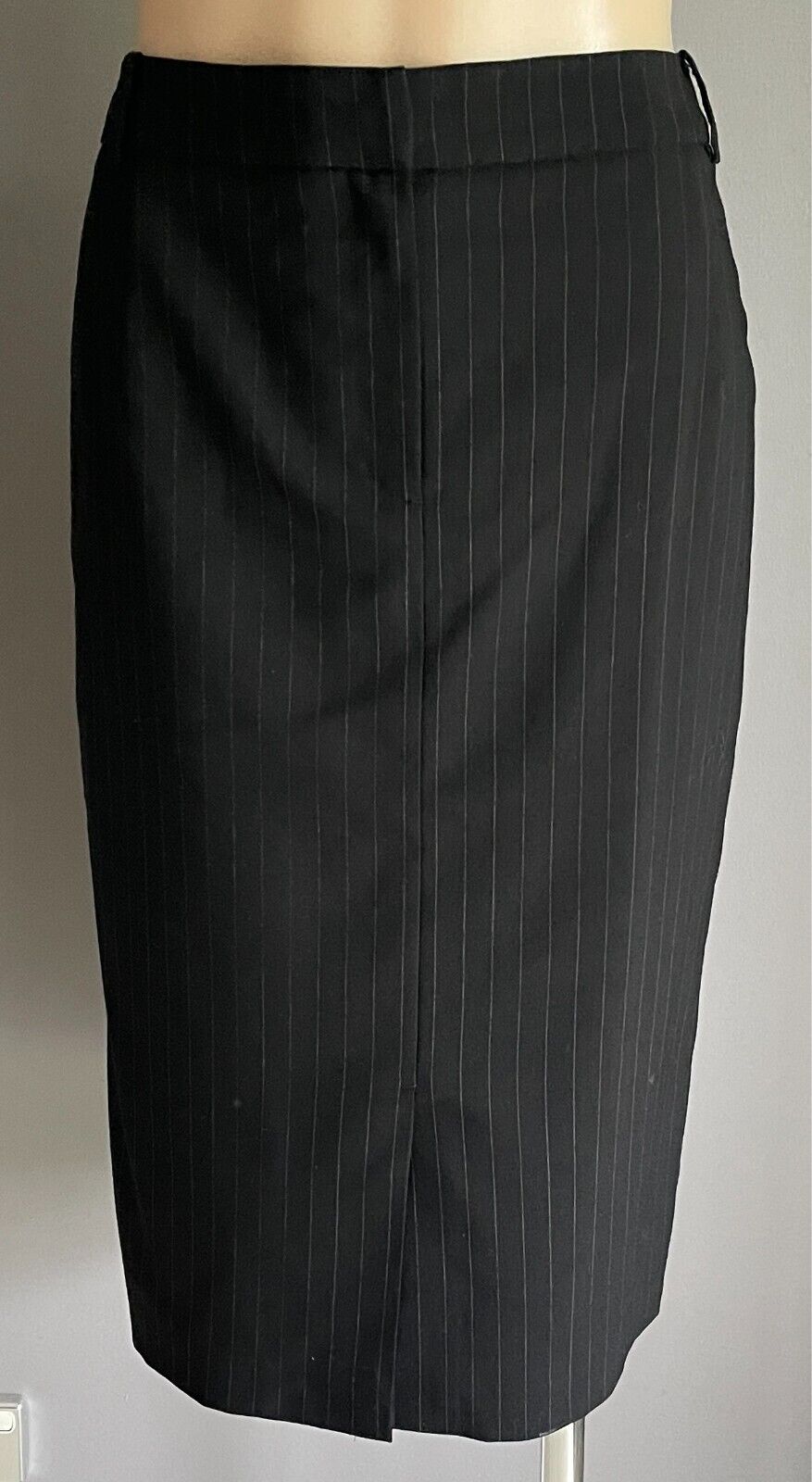 ESPRIT Black & White Stripe Skirt Knee Length Size 12 Fastens at Front Lined