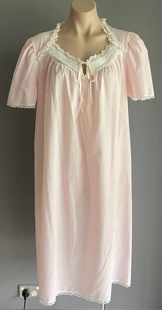 NOVITA Pink Floral Print Nightie Lace Trim Short Sleeves Size 16 Vintage