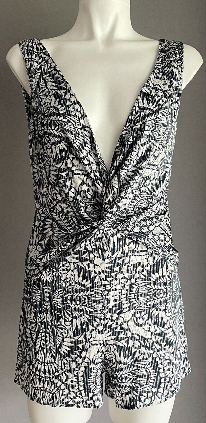 Romper Navy & White Floral Sleeveless Playsuit Lined Knot Front Shorts Size 8