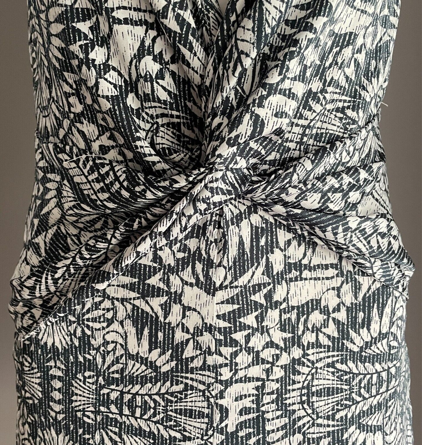 Romper Navy & White Floral Sleeveless Playsuit Lined Knot Front Shorts Size 8
