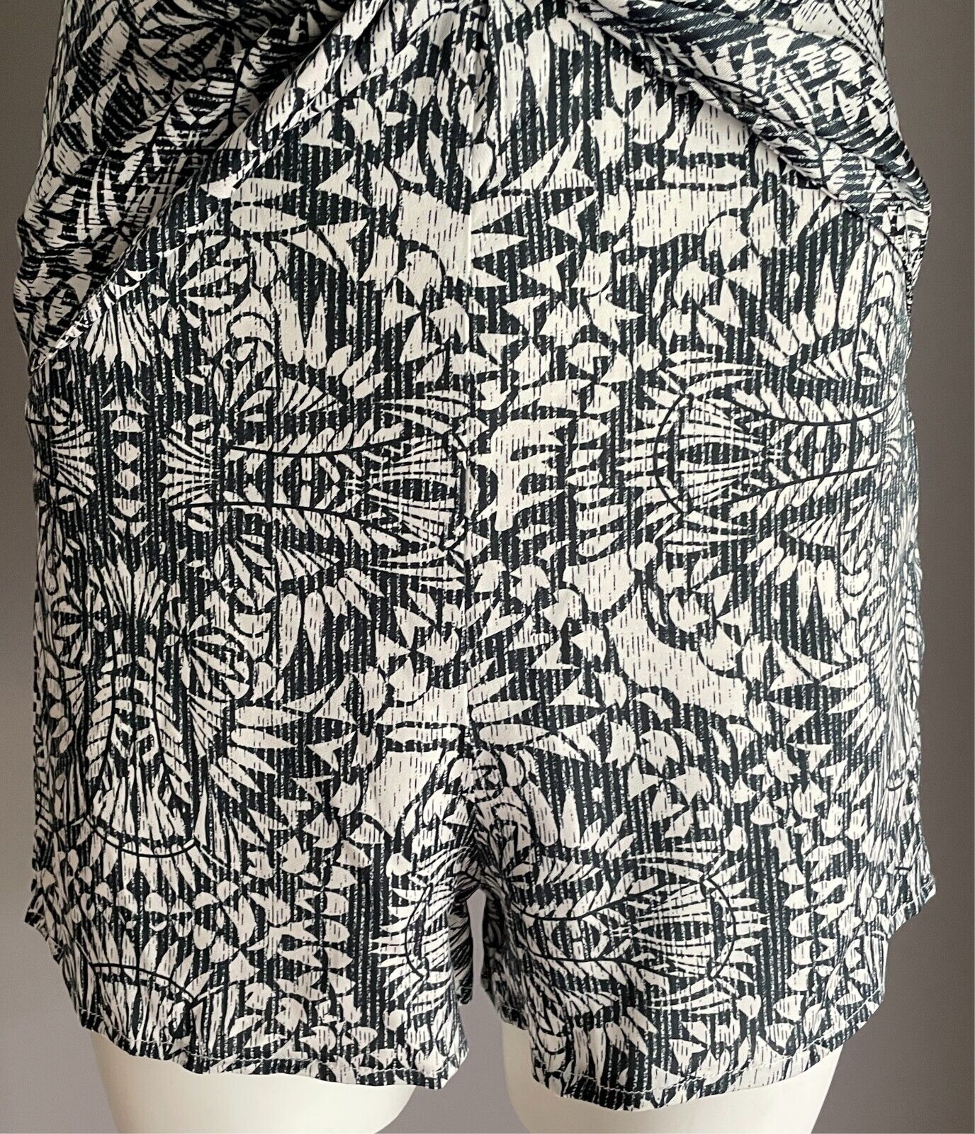Romper Navy & White Floral Sleeveless Playsuit Lined Knot Front Shorts Size 8