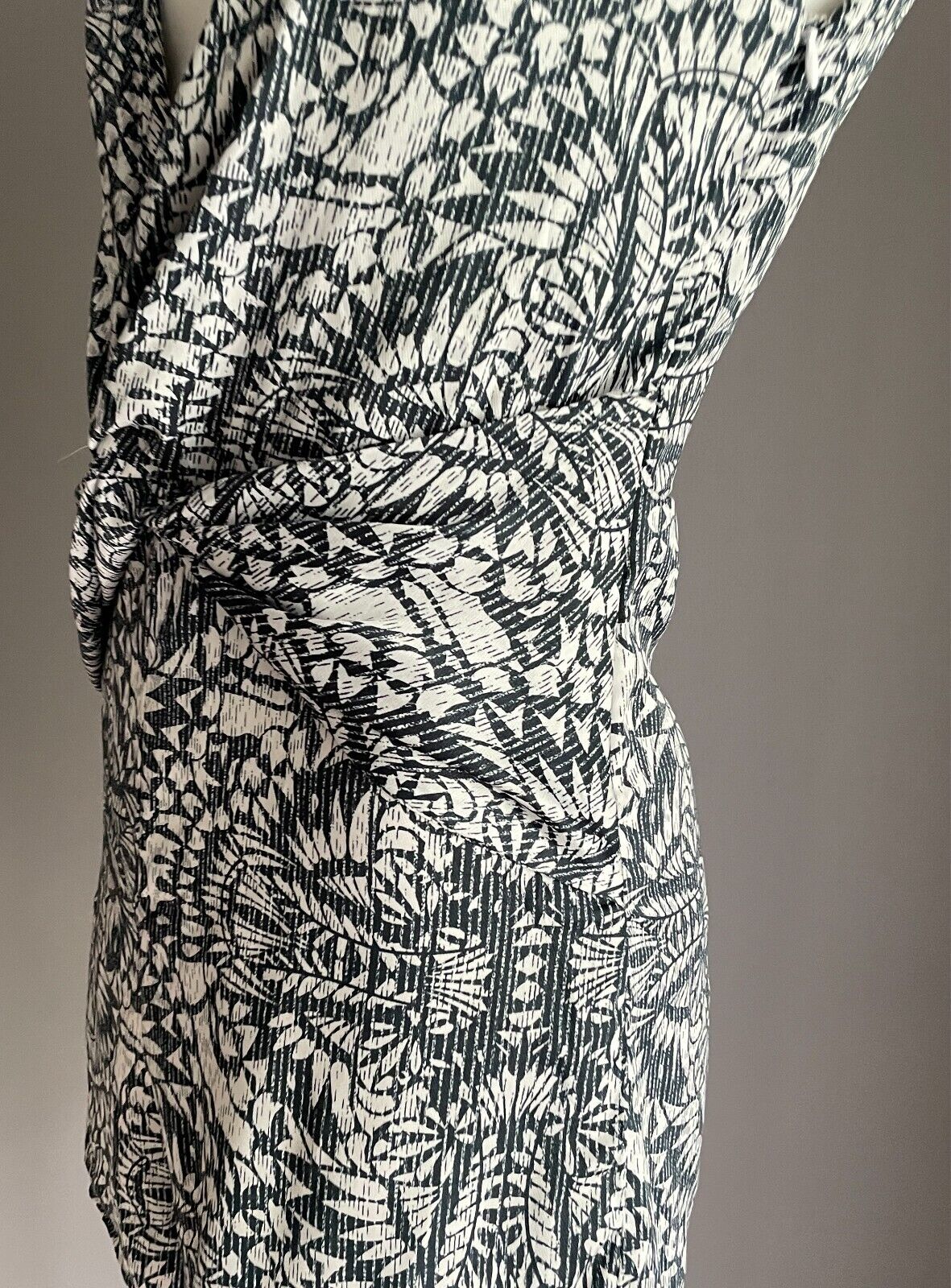 Romper Navy & White Floral Sleeveless Playsuit Lined Knot Front Shorts Size 8