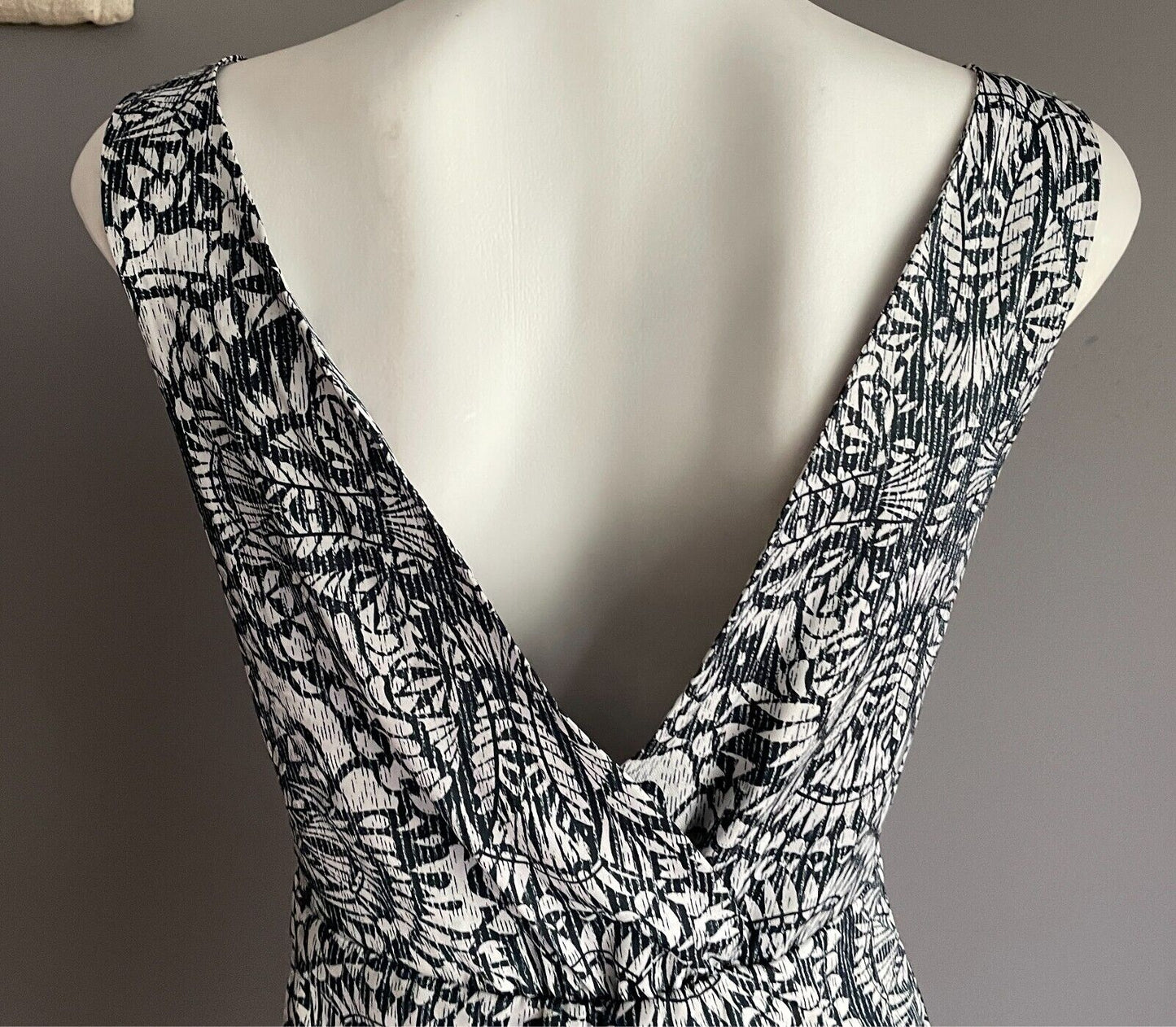 Romper Navy & White Floral Sleeveless Playsuit Lined Knot Front Shorts Size 8