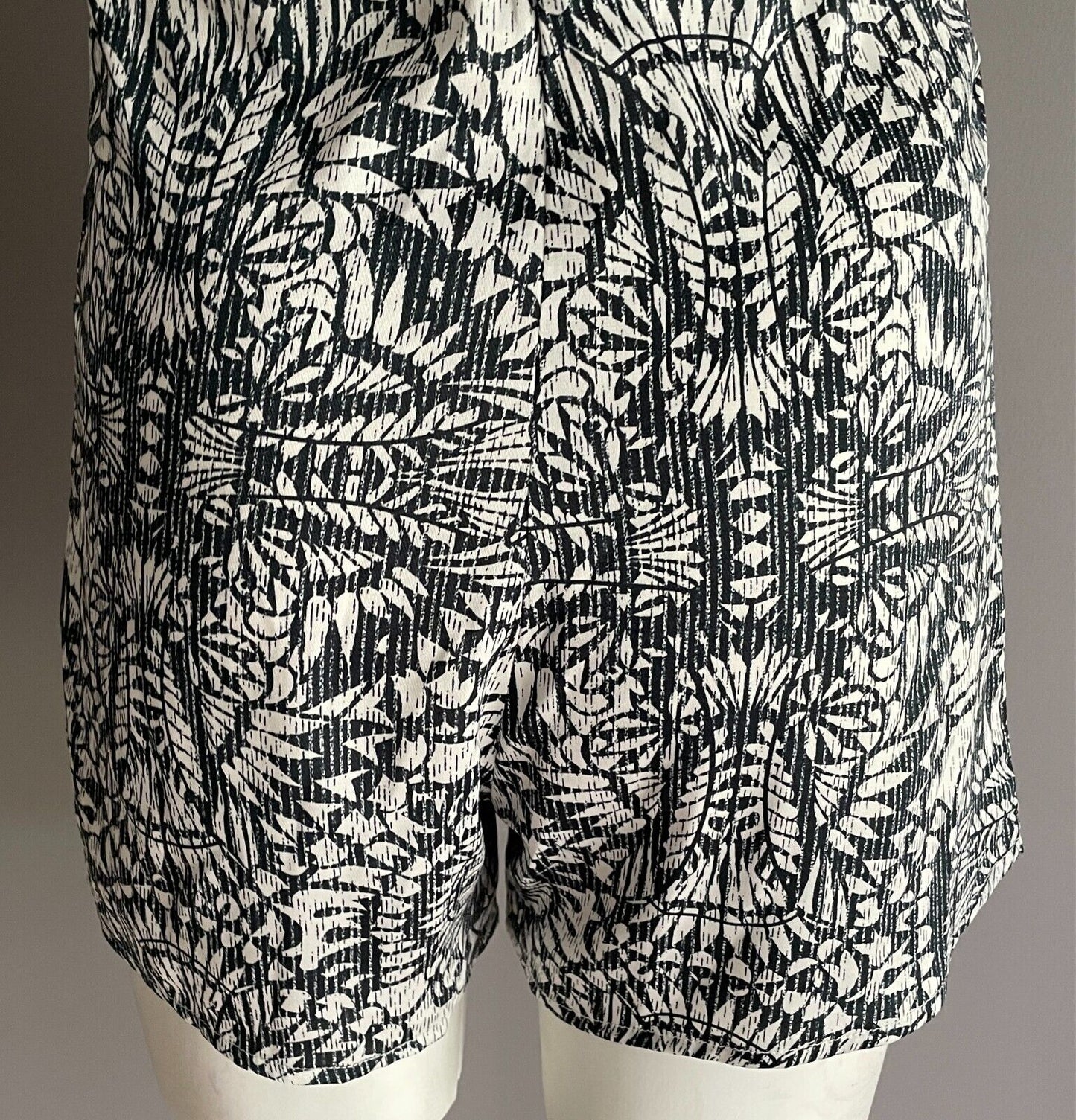 Romper Navy & White Floral Sleeveless Playsuit Lined Knot Front Shorts Size 8