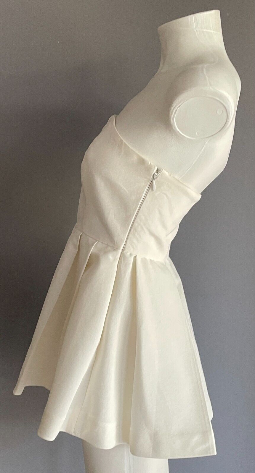 ELIZABETH AND JAMES " Jill " Top Off White Strapless Pleated Peplum Size 2 AU 8