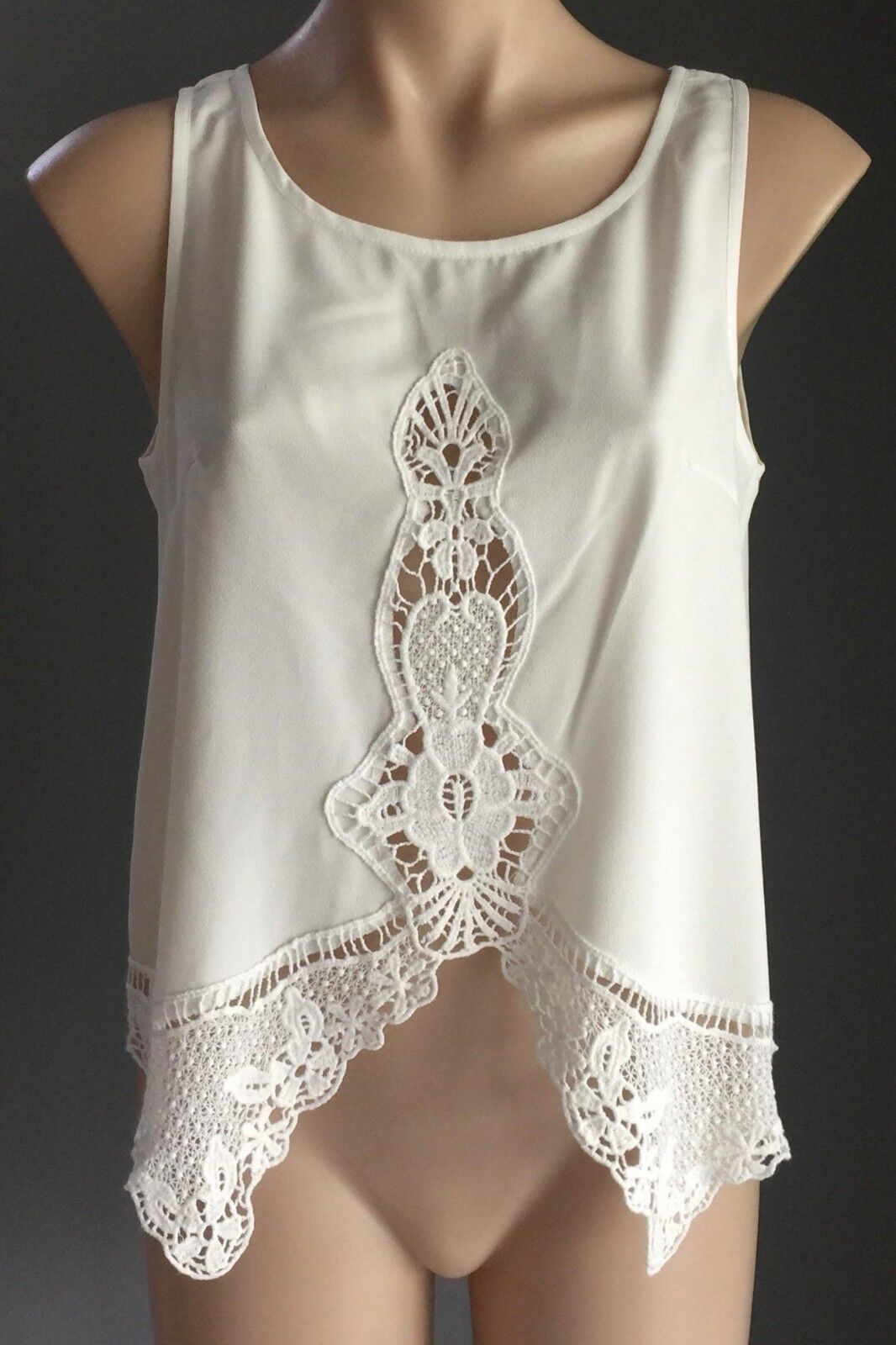 RUMOR BOUTIQUE Top White Sleeveless Lace Trim Asymmetric Hem Size 8 - 10 NEW