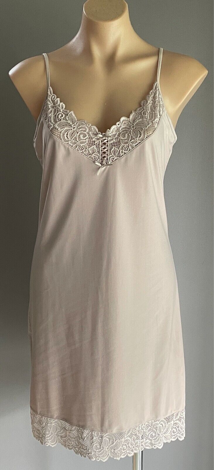 Chemise Taupe Adjustable Straps Lace Trim Size 16 Smooth Soft Stretch Fabric