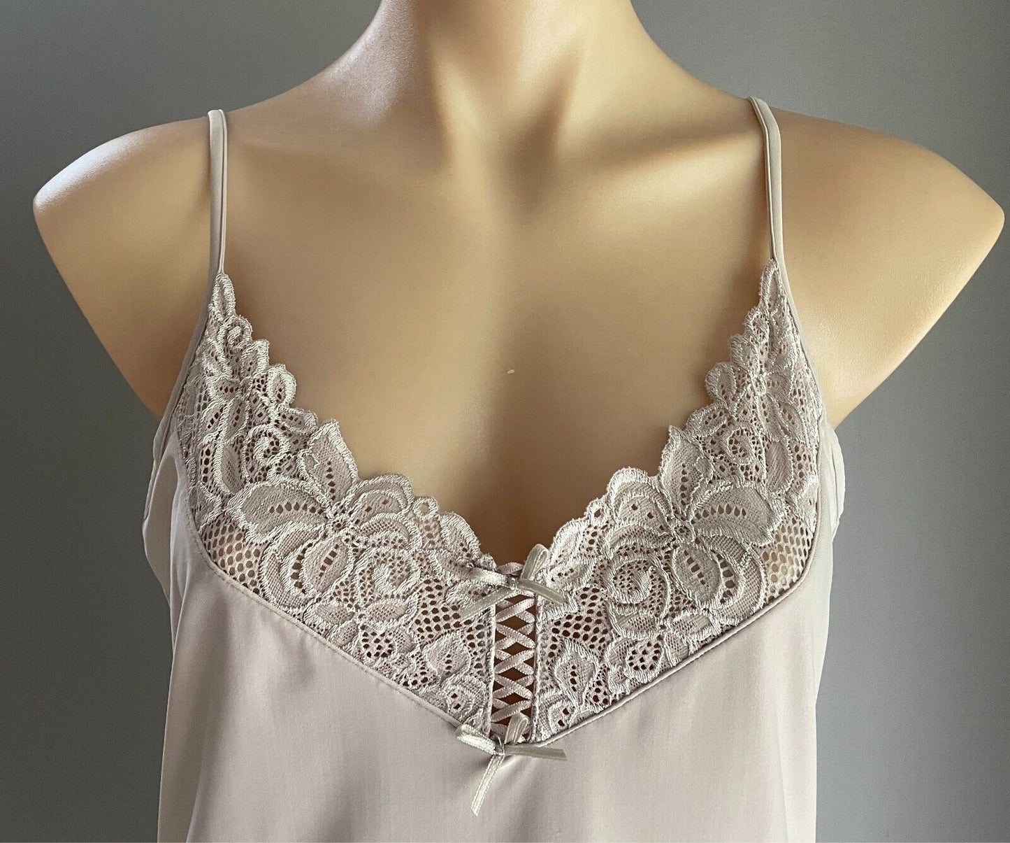 Chemise Taupe Adjustable Straps Lace Trim Size 16 Smooth Soft Stretch Fabric