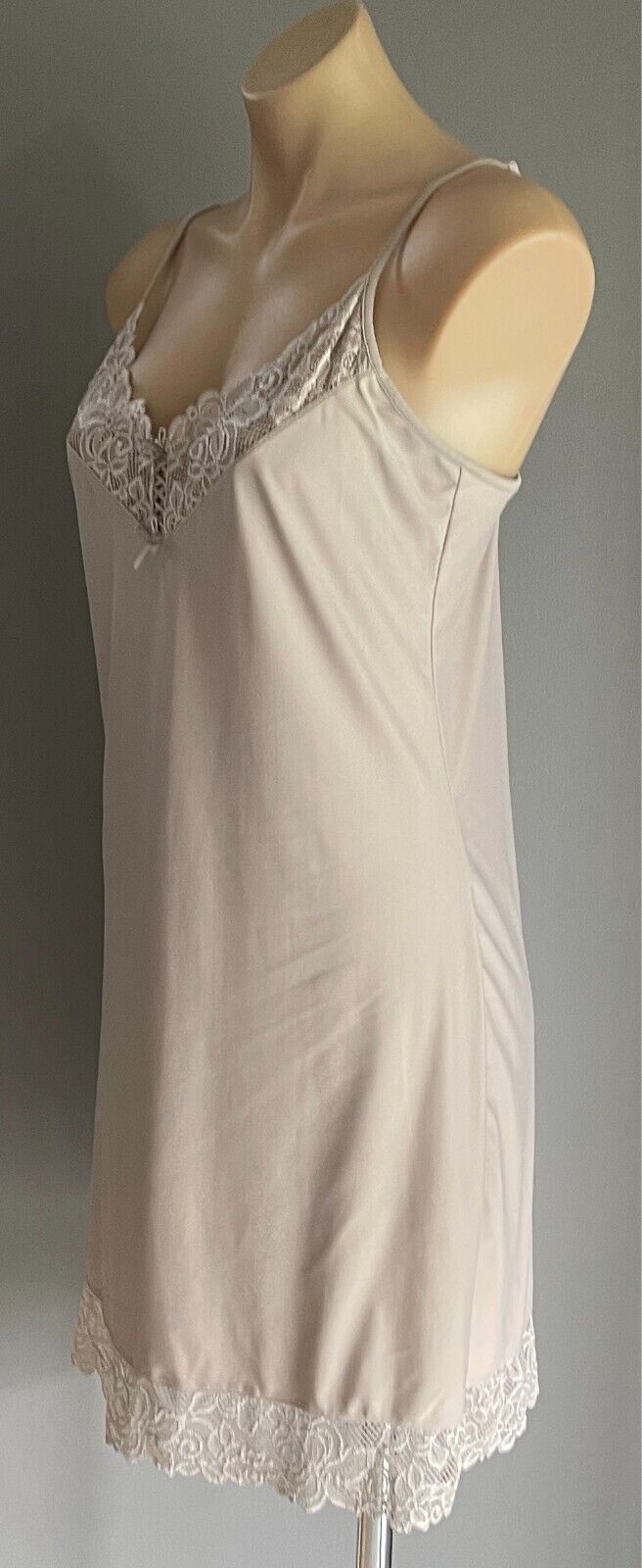 Chemise Taupe Adjustable Straps Lace Trim Size 16 Smooth Soft Stretch Fabric