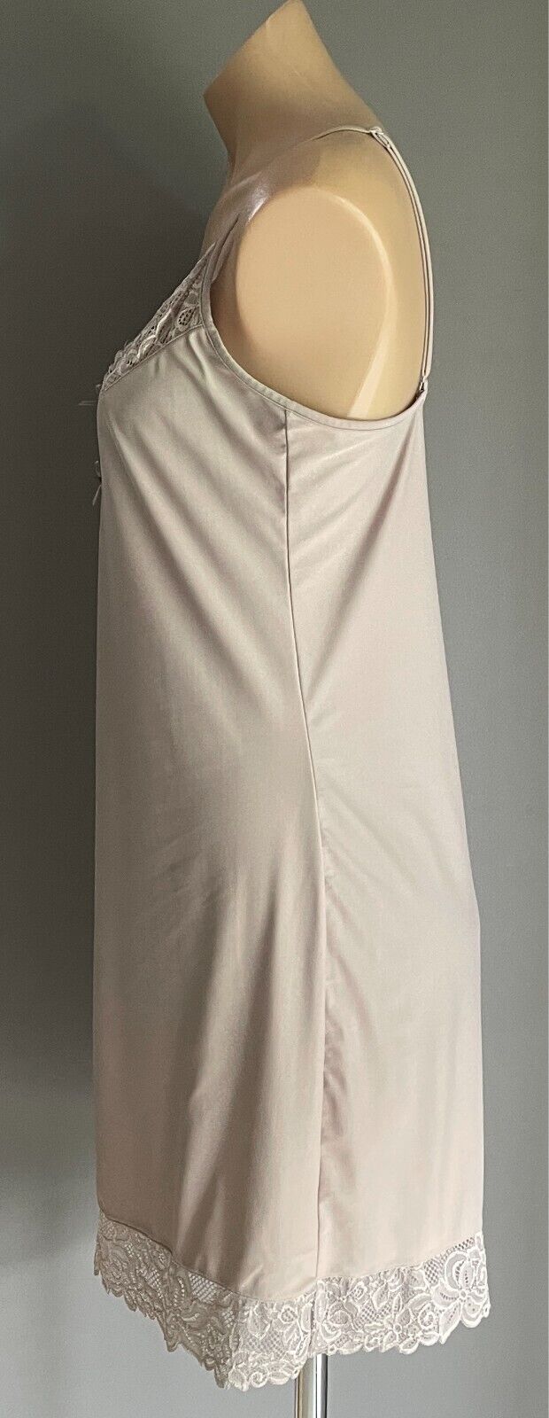 Chemise Taupe Adjustable Straps Lace Trim Size 16 Smooth Soft Stretch Fabric
