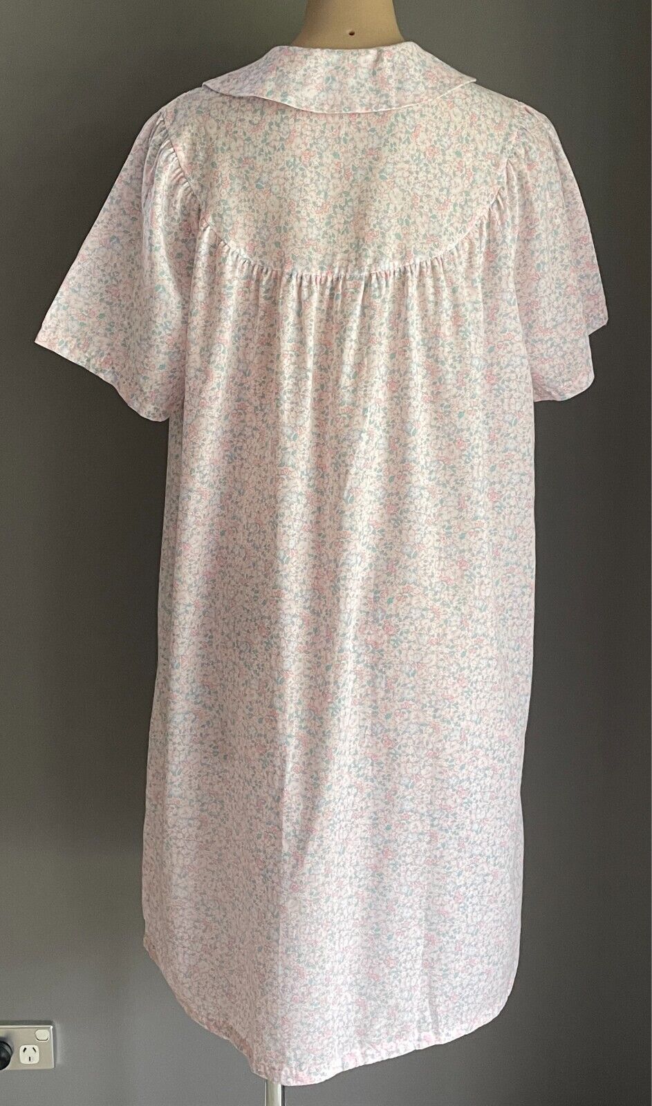 LYN MAID Nightie Multicolour Floral Poly Cotton Short Sleeves Size 16 Embroidery