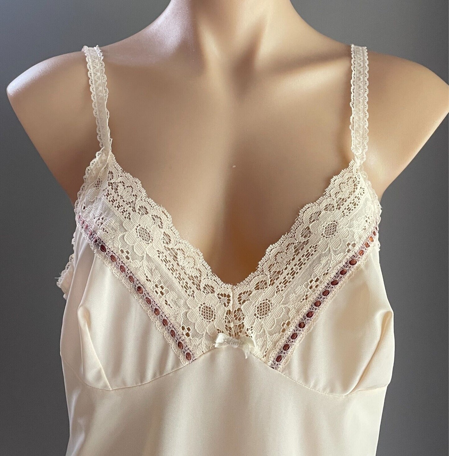 DIAMOND CUT Petticoat Beige With Lace Trim Bri-Nylon Full Slip Size 16 Vintage