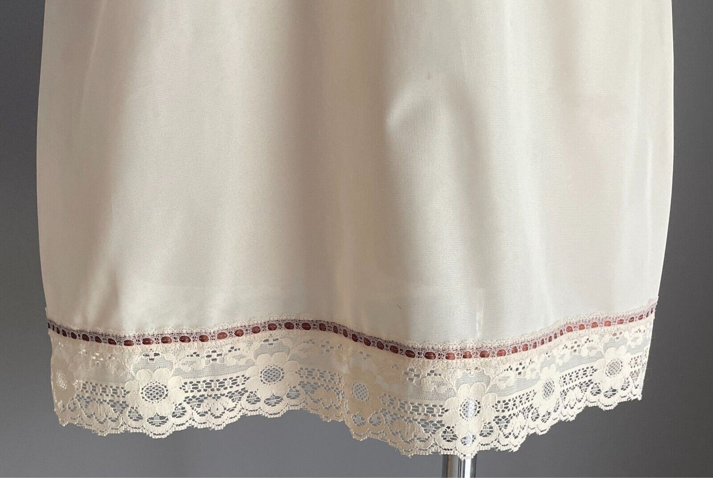 DIAMOND CUT Petticoat Beige With Lace Trim Bri-Nylon Full Slip Size 16 Vintage